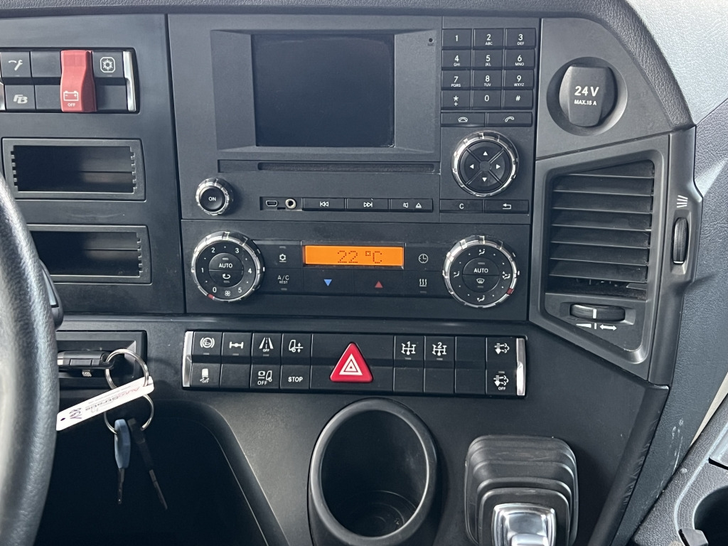 Mercedes-Benz Actros 1845 Klimaautom. Retarder 2x Nebenantrieb - Vilkikas: foto 4 Mercedes-Benz Actros 1845 Klimaautom. Retarder 2x Nebenantrieb - Vilkikas: foto 4