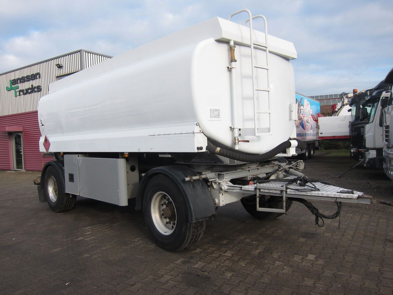 Lindner & Fischer 18400ltr 3 Kammern Oben-Unten - Cisterninė priekaba: foto 1 Lindner & Fischer 18400ltr 3 Kammern Oben-Unten - Cisterninė priekaba: foto 1