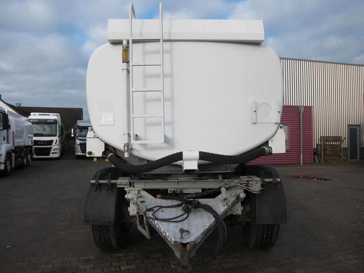 Lindner & Fischer 18400ltr 3 Kammern Oben-Unten - Cisterninė priekaba: foto 2 Lindner & Fischer 18400ltr 3 Kammern Oben-Unten - Cisterninė priekaba: foto 2