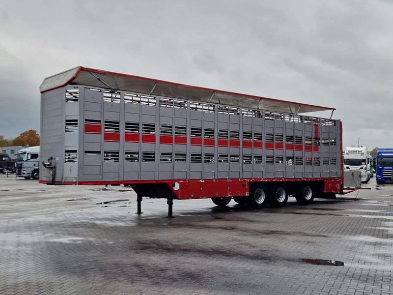 CUPPERS 3 deck livestock trailer - Water & Ventilation - Loadlift - Steering axle - Gyvulių pervežimo puspriekabė: foto 4 CUPPERS 3 deck livestock trailer - Water & Ventilation - Loadlift - Steering axle - Gyvulių pervežimo puspriekabė: foto 4