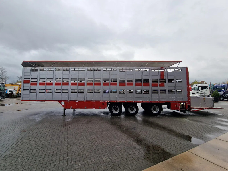 CUPPERS 3 deck livestock trailer - Water & Ventilation - Loadlift - Steering axle - Gyvulių pervežimo puspriekabė: foto 5 CUPPERS 3 deck livestock trailer - Water & Ventilation - Loadlift - Steering axle - Gyvulių pervežimo puspriekabė: foto 5