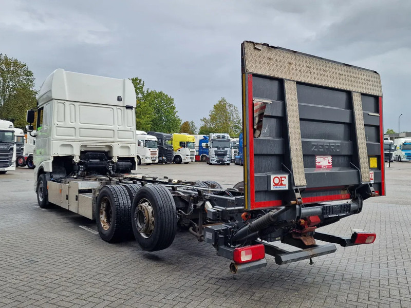 DAF XF 530 SuperSpaceCab 6x2*4 - Chassis 740 cm - Loadlift - Steering axle - Leather - - Važiuoklės sunkvežimis: foto 5 DAF XF 530 SuperSpaceCab 6x2*4 - Chassis 740 cm - Loadlift - Steering axle - Leather - - Važiuoklės sunkvežimis: foto 5