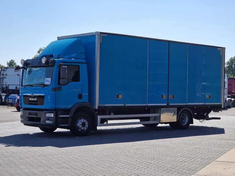 MAN TGM 15.250 4x2 - Box truck with sidedoors - Loadlift - Euro 5 - Automatic - Camera - Furgonas sunkvežimis: foto 3 MAN TGM 15.250 4x2 - Box truck with sidedoors - Loadlift - Euro 5 - Automatic - Camera - Furgonas sunkvežimis: foto 3