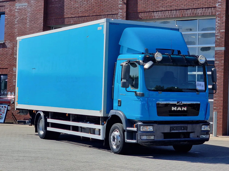 MAN TGM 15.250 4x2 - Box truck with sidedoors - Loadlift - Euro 5 - Automatic - Camera - Furgonas sunkvežimis: foto 1 MAN TGM 15.250 4x2 - Box truck with sidedoors - Loadlift - Euro 5 - Automatic - Camera - Furgonas sunkvežimis: foto 1