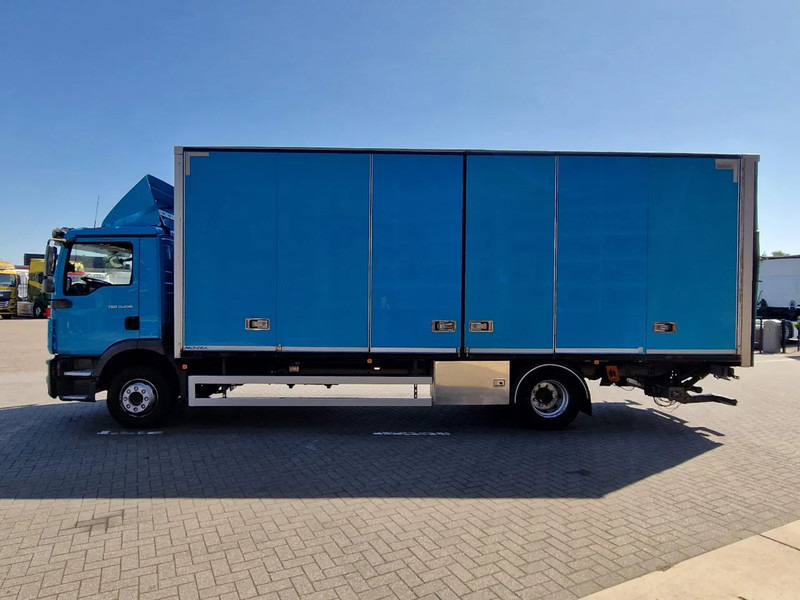 MAN TGM 15.250 4x2 - Box truck with sidedoors - Loadlift - Euro 5 - Automatic - Camera - Furgonas sunkvežimis: foto 4 MAN TGM 15.250 4x2 - Box truck with sidedoors - Loadlift - Euro 5 - Automatic - Camera - Furgonas sunkvežimis: foto 4