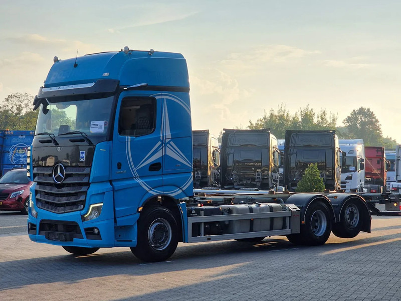 Mercedes-Benz Actros 2553 6x2 - BDF - Retarder - 4.90 WB - Loadlift - Full air - Konteineris-vežimus/ Sukeisti kūną sunkvežimis: foto 3 Mercedes-Benz Actros 2553 6x2 - BDF - Retarder - 4.90 WB - Loadlift - Full air - Konteineris-vežimus/ Sukeisti kūną sunkvežimis: foto 3