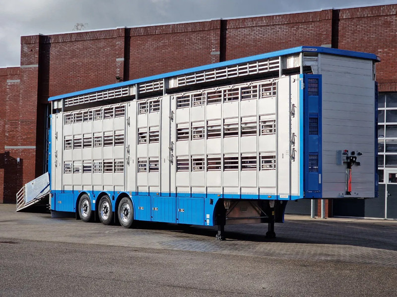 Pezzaioli New 3 stock livestock trailer 95.4M2 - Water & Ventilation - Lifting floors - Lifting roof - Lift axle - Gyvulių pervežimo puspriekabė: foto 1 Pezzaioli New 3 stock livestock trailer 95.4M2 - Water & Ventilation - Lifting floors - Lifting roof - Lift axle - Gyvulių pervežimo puspriekabė: foto 1