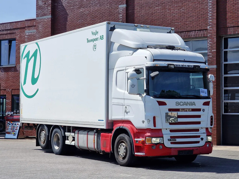 Scania R500 V8 Highline 6x2*4 - Box with side doors - Loadlift - Manual gearbox with retarder - Full air - Steering axle - Furgonas sunkvežimis: foto 1 Scania R500 V8 Highline 6x2*4 - Box with side doors - Loadlift - Manual gearbox with retarder - Full air - Steering axle - Furgonas sunkvežimis: foto 1