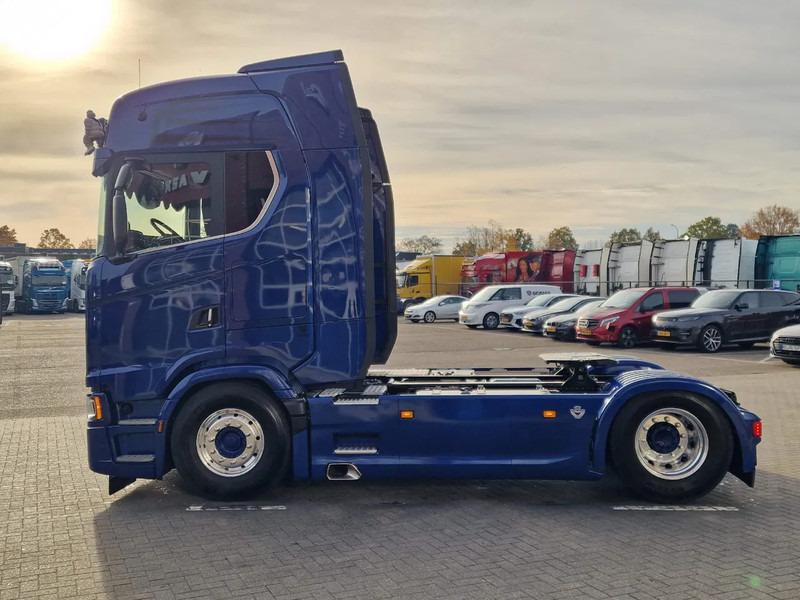 Scania 660S V8 NGS Highline 4x2 - Full spec - Retarder - Night Clima - Leather - Led - Full air - New Dashboard - Vilkikas: foto 4 Scania 660S V8 NGS Highline 4x2 - Full spec - Retarder - Night Clima - Leather - Led - Full air - New Dashboard - Vilkikas: foto 4