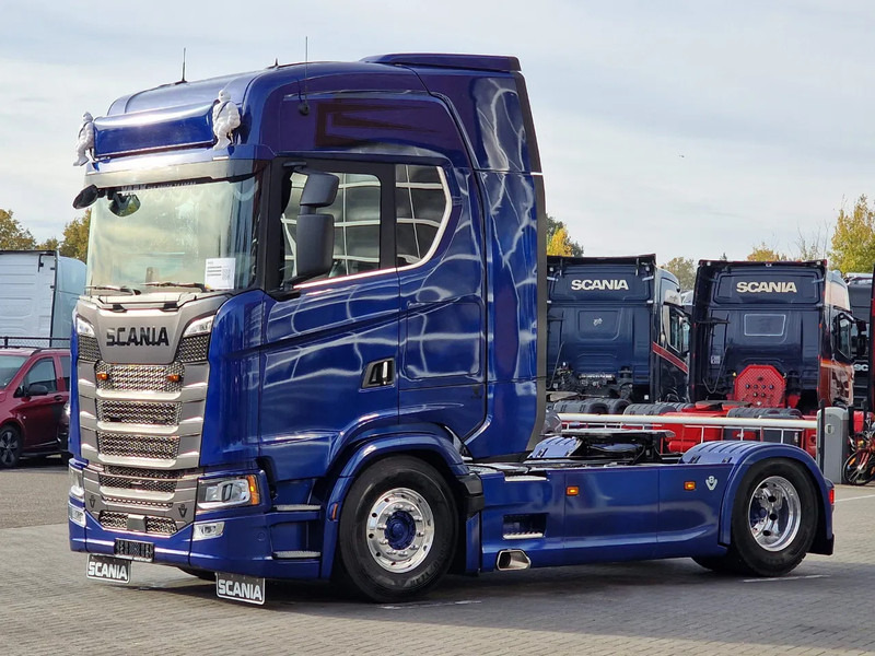 Scania 660S V8 NGS Highline 4x2 - Full spec - Retarder - Night Clima - Leather - Led - Full air - New Dashboard - Vilkikas: foto 3 Scania 660S V8 NGS Highline 4x2 - Full spec - Retarder - Night Clima - Leather - Led - Full air - New Dashboard - Vilkikas: foto 3