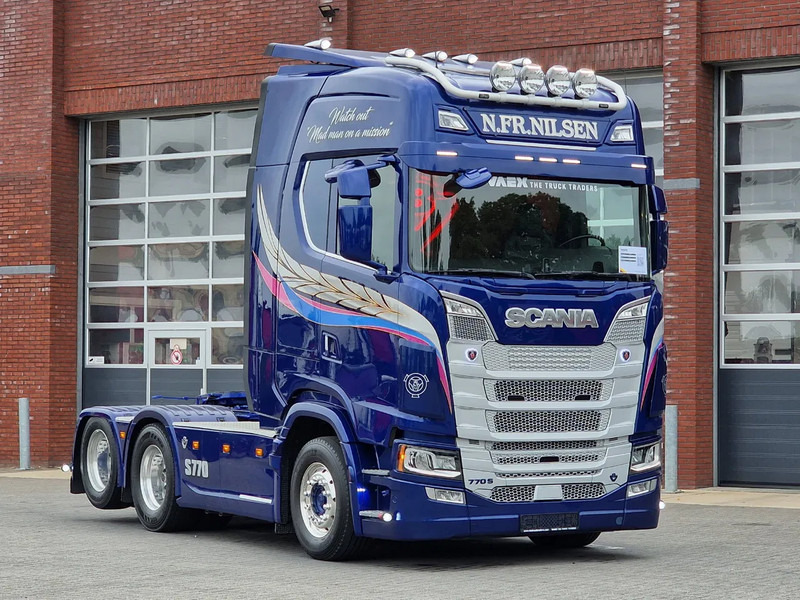 Scania 770S V8 NGS Highline 6x2 - Show truck - Special paint - Custom interior - Retarder - Full air - Night clima - Vilkikas: foto 1 Scania 770S V8 NGS Highline 6x2 - Show truck - Special paint - Custom interior - Retarder - Full air - Night clima - Vilkikas: foto 1
