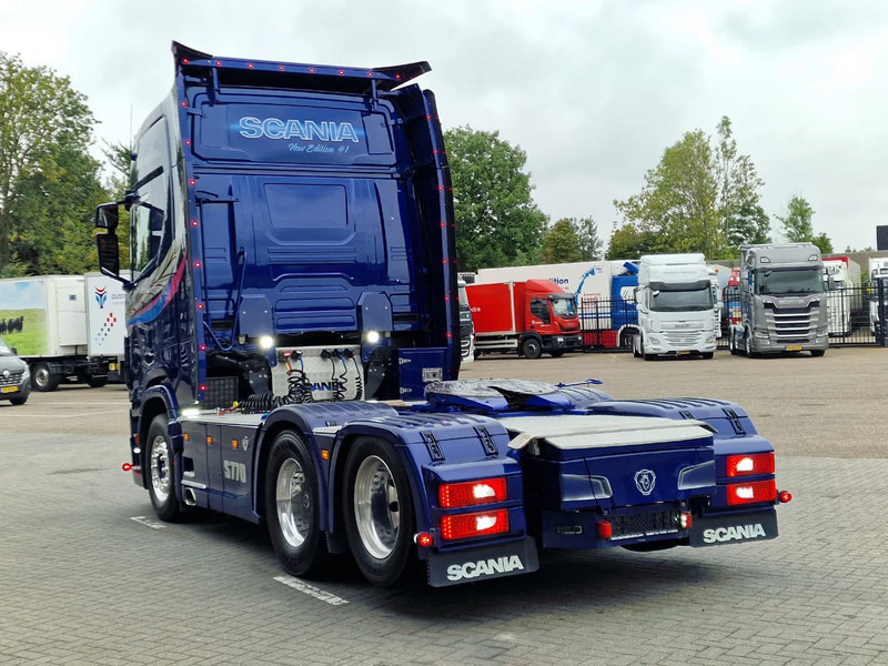 Scania 770S V8 NGS Highline 6x2 - Show truck - Special paint - Custom interior - Retarder - Full air - Night clima - Vilkikas: foto 5 Scania 770S V8 NGS Highline 6x2 - Show truck - Special paint - Custom interior - Retarder - Full air - Night clima - Vilkikas: foto 5