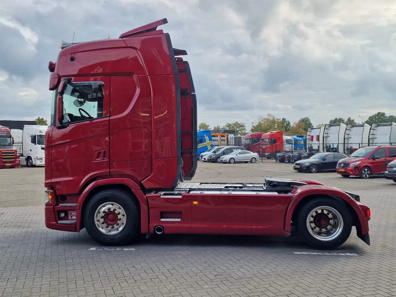 Scania S500 NGS Highline 4x2 - Retarder - Night clima - Full air - Custom interior - Full spoiler - 2 tank - Vilkikas: foto 4 Scania S500 NGS Highline 4x2 - Retarder - Night clima - Full air - Custom interior - Full spoiler - 2 tank - Vilkikas: foto 4