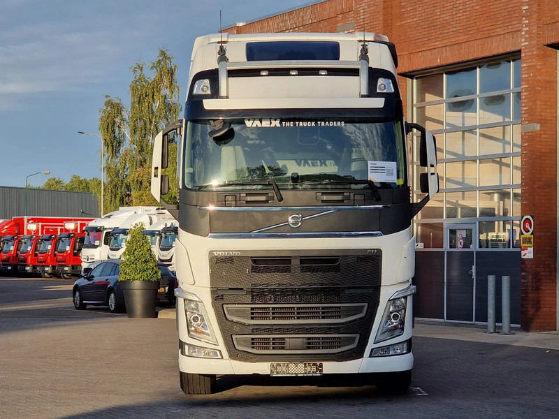 Volvo FH 13.500 Globetrotter XL 6x2 - Full air - 3.20 WB - MA VIN - Low KM - Leather - Vilkikas: foto 2 Volvo FH 13.500 Globetrotter XL 6x2 - Full air - 3.20 WB - MA VIN - Low KM - Leather - Vilkikas: foto 2