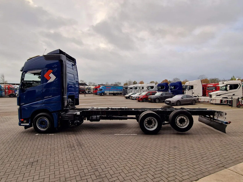 Volvo FH 13.460 Globetrotter 6x2 - Chassis - 4.90 WB - Full air - Euro 6 - VEB+ - Važiuoklės sunkvežimis: foto 4 Volvo FH 13.460 Globetrotter 6x2 - Chassis - 4.90 WB - Full air - Euro 6 - VEB+ - Važiuoklės sunkvežimis: foto 4
