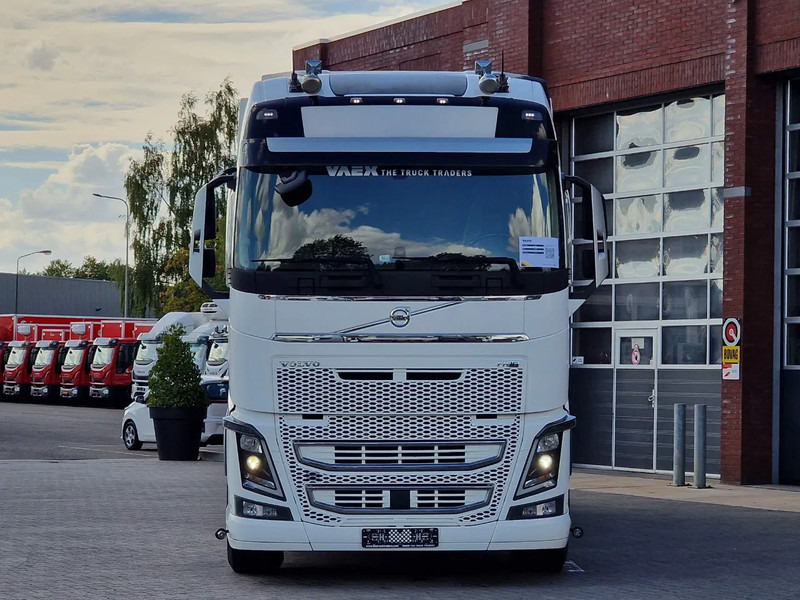 Volvo FH 16.650 6x2 Globetrotter - 28M3 Bulk - Denver Gardner SK18 Compressor - Retarder - Full air - 4.90 WB - Autocisterna: foto 2 Volvo FH 16.650 6x2 Globetrotter - 28M3 Bulk - Denver Gardner SK18 Compressor - Retarder - Full air - 4.90 WB - Autocisterna: foto 2