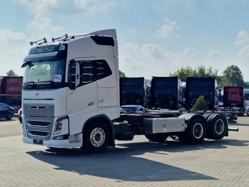 Volvo FH 16.750 Globetrotter 6x2 BDF - Retarder - HUB reduction - Euro 5 - 4.90 WB - Konteineris-vežimus/ Sukeisti kūną sunkvežimis: foto 3 Volvo FH 16.750 Globetrotter 6x2 BDF - Retarder - HUB reduction - Euro 5 - 4.90 WB - Konteineris-vežimus/ Sukeisti kūną sunkvežimis: foto 3