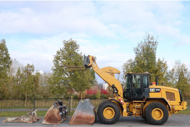 Caterpillar 938 M | 2X BUCKET | JIB | FORKS | BSS | GOOD CONDITION - Ratinis krautuvas: foto 1 Caterpillar 938 M | 2X BUCKET | JIB | FORKS | BSS | GOOD CONDITION - Ratinis krautuvas: foto 1