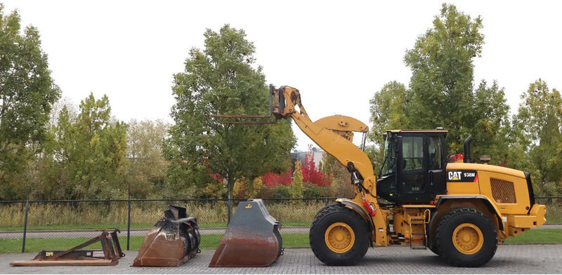 Caterpillar 938 M | 2X BUCKET | JIB | FORKS | BSS | GOOD CONDITION - Ratinis krautuvas: foto 1 Caterpillar 938 M | 2X BUCKET | JIB | FORKS | BSS | GOOD CONDITION - Ratinis krautuvas: foto 1