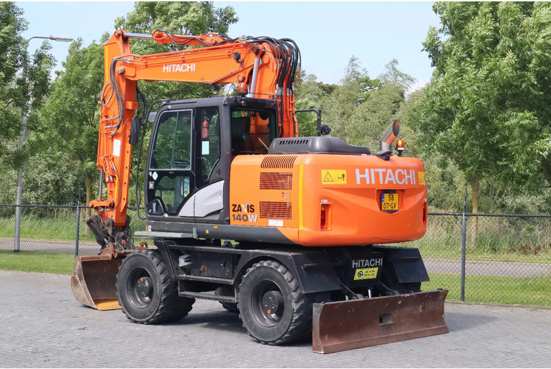 Hitachi ZX 140 W-5B | TILT QC | BUCKET | DOZER BLADE | DUTCH REG. - Ratinis ekskavatorius: foto 3 Hitachi ZX 140 W-5B | TILT QC | BUCKET | DOZER BLADE | DUTCH REG. - Ratinis ekskavatorius: foto 3