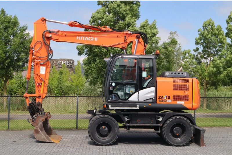 Hitachi ZX 140 W-5B | TILT QC | BUCKET | DOZER BLADE | DUTCH REG. - Ratinis ekskavatorius: foto 1 Hitachi ZX 140 W-5B | TILT QC | BUCKET | DOZER BLADE | DUTCH REG. - Ratinis ekskavatorius: foto 1