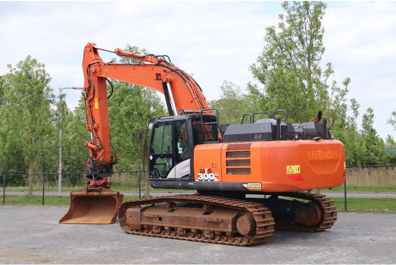 Hitachi ZX300 LC-6 | ROTOTILT | BUCKET | GPS - Vikšrinis ekskavatorius: foto 3 Hitachi ZX300 LC-6 | ROTOTILT | BUCKET | GPS - Vikšrinis ekskavatorius: foto 3