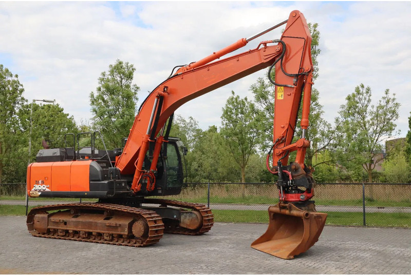 Hitachi ZX300 LC-6 | ROTOTILT | BUCKET | GPS - Vikšrinis ekskavatorius: foto 5 Hitachi ZX300 LC-6 | ROTOTILT | BUCKET | GPS - Vikšrinis ekskavatorius: foto 5