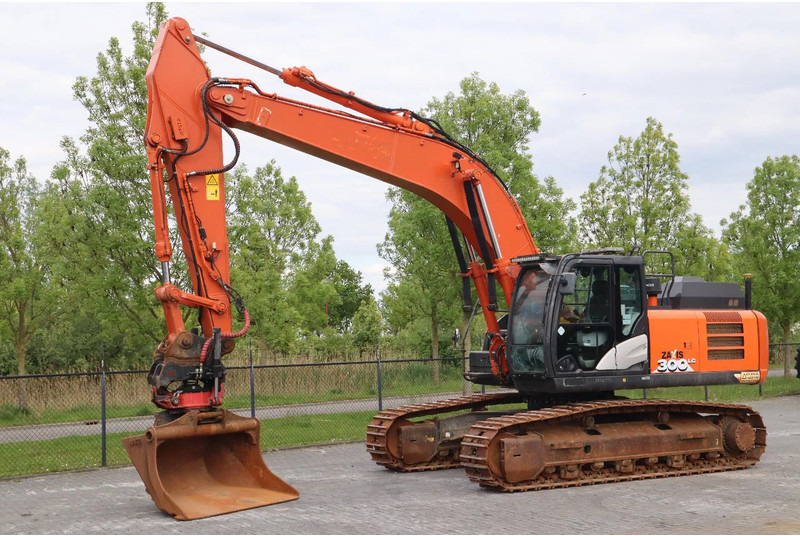 Hitachi ZX300 LC-6 | ROTOTILT | BUCKET | GPS - Vikšrinis ekskavatorius: foto 2 Hitachi ZX300 LC-6 | ROTOTILT | BUCKET | GPS - Vikšrinis ekskavatorius: foto 2
