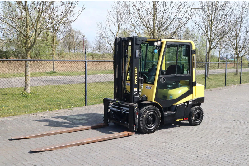 Hyster H2.5 A | BOOM SUSPENSION | SIDESHIFT | FORK EXTENTIONS | FORK POSITIONERS - Dyzelinis krautuvas: foto 2 Hyster H2.5 A | BOOM SUSPENSION | SIDESHIFT | FORK EXTENTIONS | FORK POSITIONERS - Dyzelinis krautuvas: foto 2
