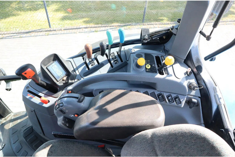 Traktorius New Holland TS135A | 40 KM/H | 4X4 | SUPERSTEER: foto 17