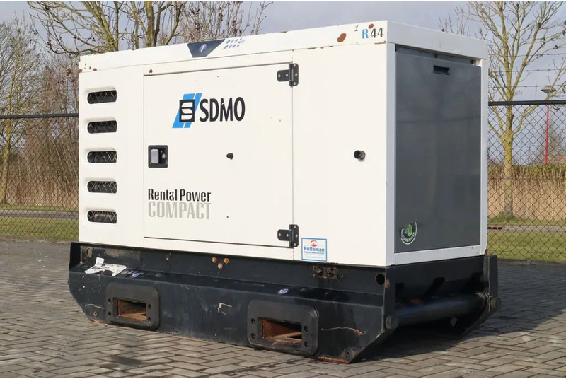 SDMO R44C3 | 44 KVA | GOOD WORKING - Elektrinis generatorius: foto 2 SDMO R44C3 | 44 KVA | GOOD WORKING - Elektrinis generatorius: foto 2