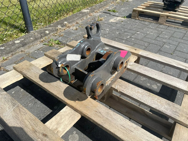 SMP S60 | HALF-AUTO QUICK COUPLER | SNELWISSEL | VOLVO EC18 - Hidraulinės žirklės - Statybinė technika: foto 3 SMP S60 | HALF-AUTO QUICK COUPLER | SNELWISSEL | VOLVO EC18 - Hidraulinės žirklės - Statybinė technika: foto 3