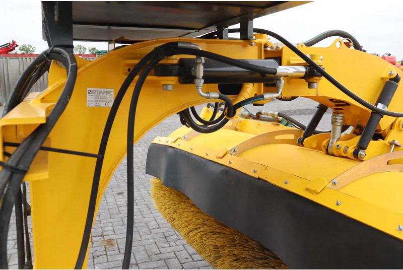 STARK RSW 3000 S | SWEEPER | BRUSH | KEHRMASCHINE | WATER SPRAY - Rotacinė šluota: foto 5 STARK RSW 3000 S | SWEEPER | BRUSH | KEHRMASCHINE | WATER SPRAY - Rotacinė šluota: foto 5