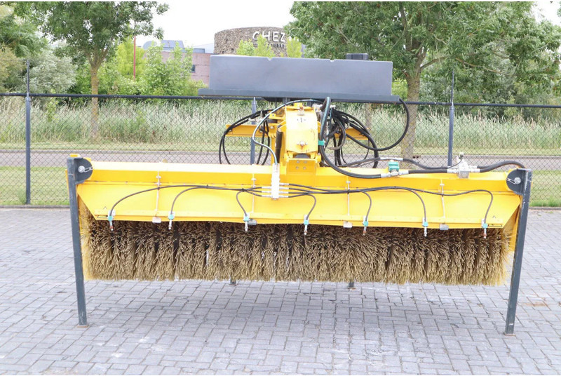 STARK RSW 3000 S | SWEEPER | BRUSH | KEHRMASCHINE | WATER SPRAY - Rotacinė šluota: foto 2 STARK RSW 3000 S | SWEEPER | BRUSH | KEHRMASCHINE | WATER SPRAY - Rotacinė šluota: foto 2