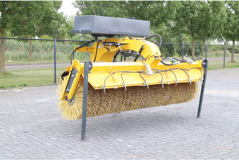 STARK RSW 3000 S | SWEEPER | BRUSH | KEHRMASCHINE | WATER SPRAY - Rotacinė šluota: foto 3 STARK RSW 3000 S | SWEEPER | BRUSH | KEHRMASCHINE | WATER SPRAY - Rotacinė šluota: foto 3
