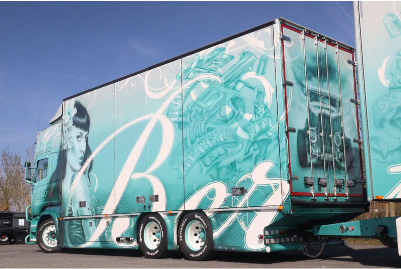 Scania R560 V8 R560 | BERTHONS HOT ROD | CUSTOM SPECIAL TRUCK - Furgonas puspriekabė: foto 3 Scania R560 V8 R560 | BERTHONS HOT ROD | CUSTOM SPECIAL TRUCK - Furgonas puspriekabė: foto 3