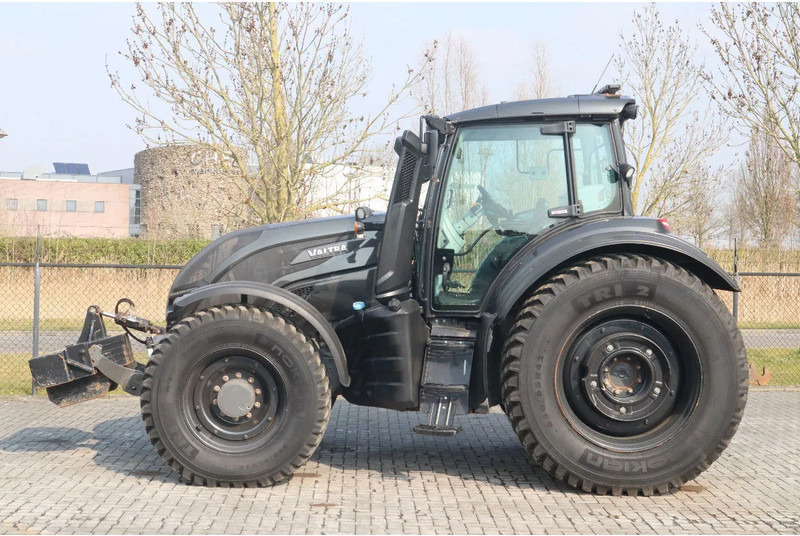 Valtra T234 D UNLIMITED | FRONT PTO | 53 KM/H | FULL OPTION - Traktorius: foto 2 Valtra T234 D UNLIMITED | FRONT PTO | 53 KM/H | FULL OPTION - Traktorius: foto 2