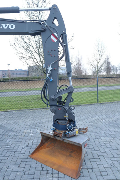 Ratinis ekskavatorius Volvo EW60E | DEMO | 30 KM/H | ROTOTILT + GRIPPER | BUCKET: foto 13