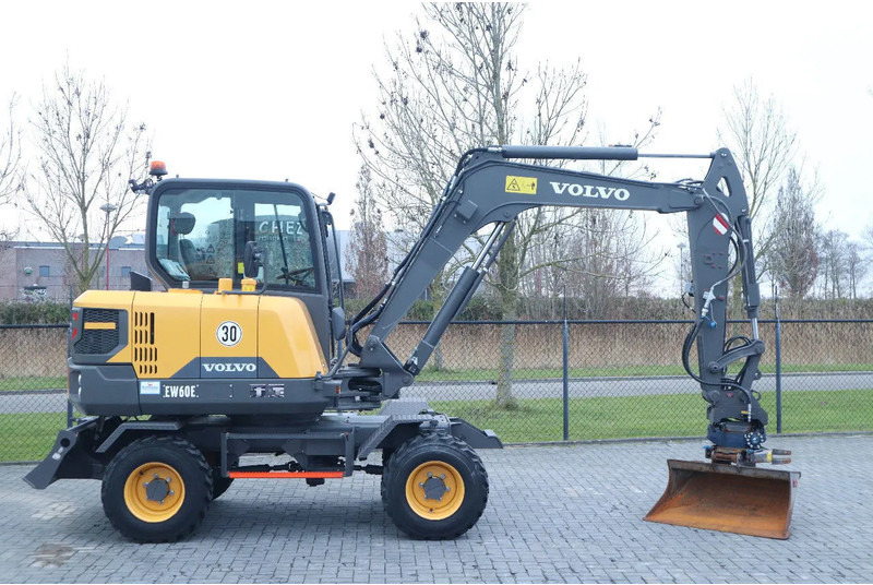 Volvo EW60E | DEMO | 30 KM/H | ROTOTILT + GRIPPER | BUCKET - Ratinis ekskavatorius: foto 4 Volvo EW60E | DEMO | 30 KM/H | ROTOTILT + GRIPPER | BUCKET - Ratinis ekskavatorius: foto 4