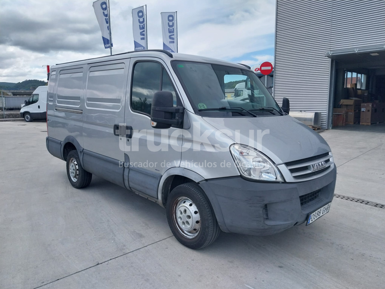 IVECO DAILY 35S12 7M3 - Furgonas su krovinių dėže: foto 2 IVECO DAILY 35S12 7M3 - Furgonas su krovinių dėže: foto 2