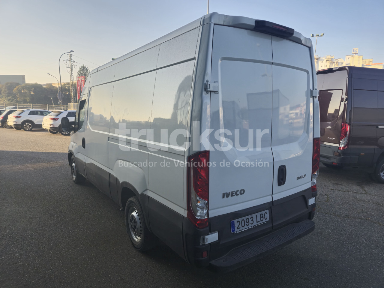 IVECO DAILY 35S16V 12M3 - Furgonas su krovinių dėže: foto 4 IVECO DAILY 35S16V 12M3 - Furgonas su krovinių dėže: foto 4