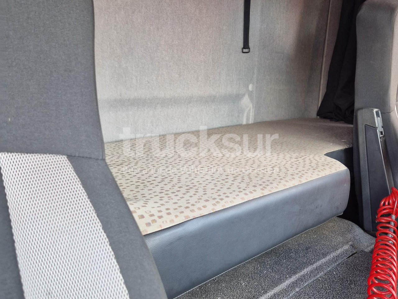 RENAULT D320.26 - Tentinis sunkvežimis: foto 4 RENAULT D320.26 - Tentinis sunkvežimis: foto 4
