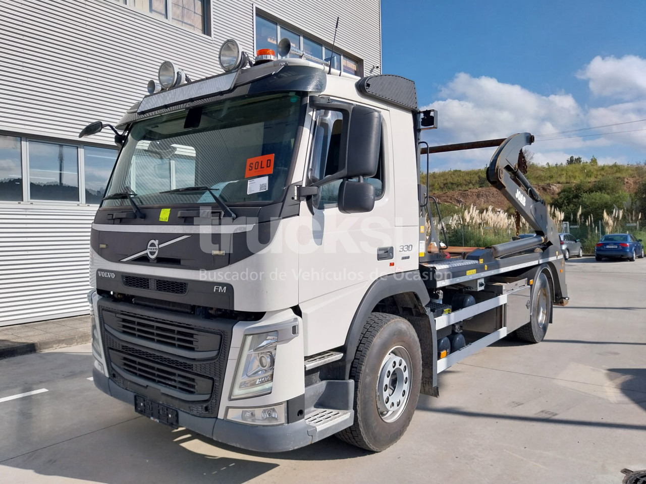 VOLVO FM 330HP - Nuožulnaus pakėlimo ant platformos sunkvežimis: foto 1 VOLVO FM 330HP - Nuožulnaus pakėlimo ant platformos sunkvežimis: foto 1