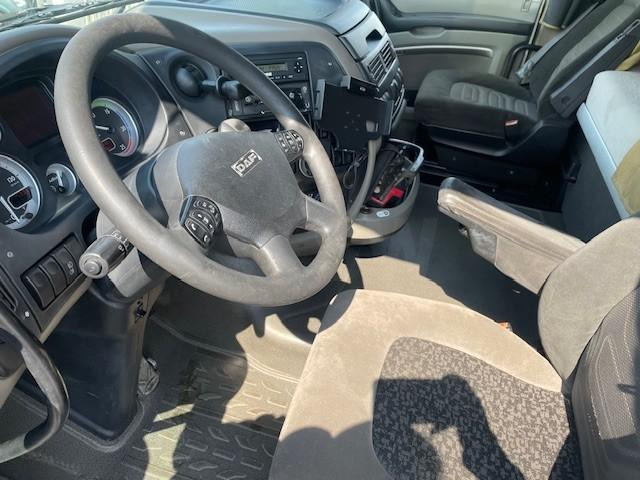 Platforminis/ Bortinis sunkvežimis, Sunkvežimis su kranu DAF XF105 460: foto 11