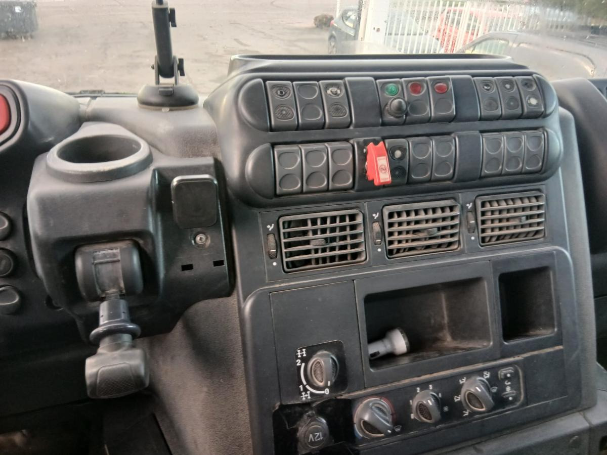 Hook-lift sunkvežimis Iveco Trakker: foto 10