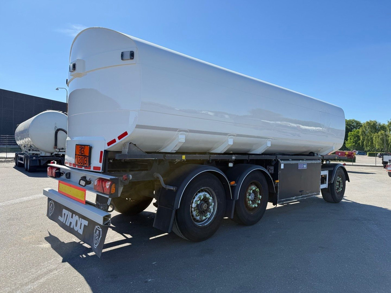 Eurotank 3 axle ET-26-4 ADR 25.500 L 4 Room - Cisterninė priekaba: foto 3 Eurotank 3 axle ET-26-4 ADR 25.500 L 4 Room - Cisterninė priekaba: foto 3