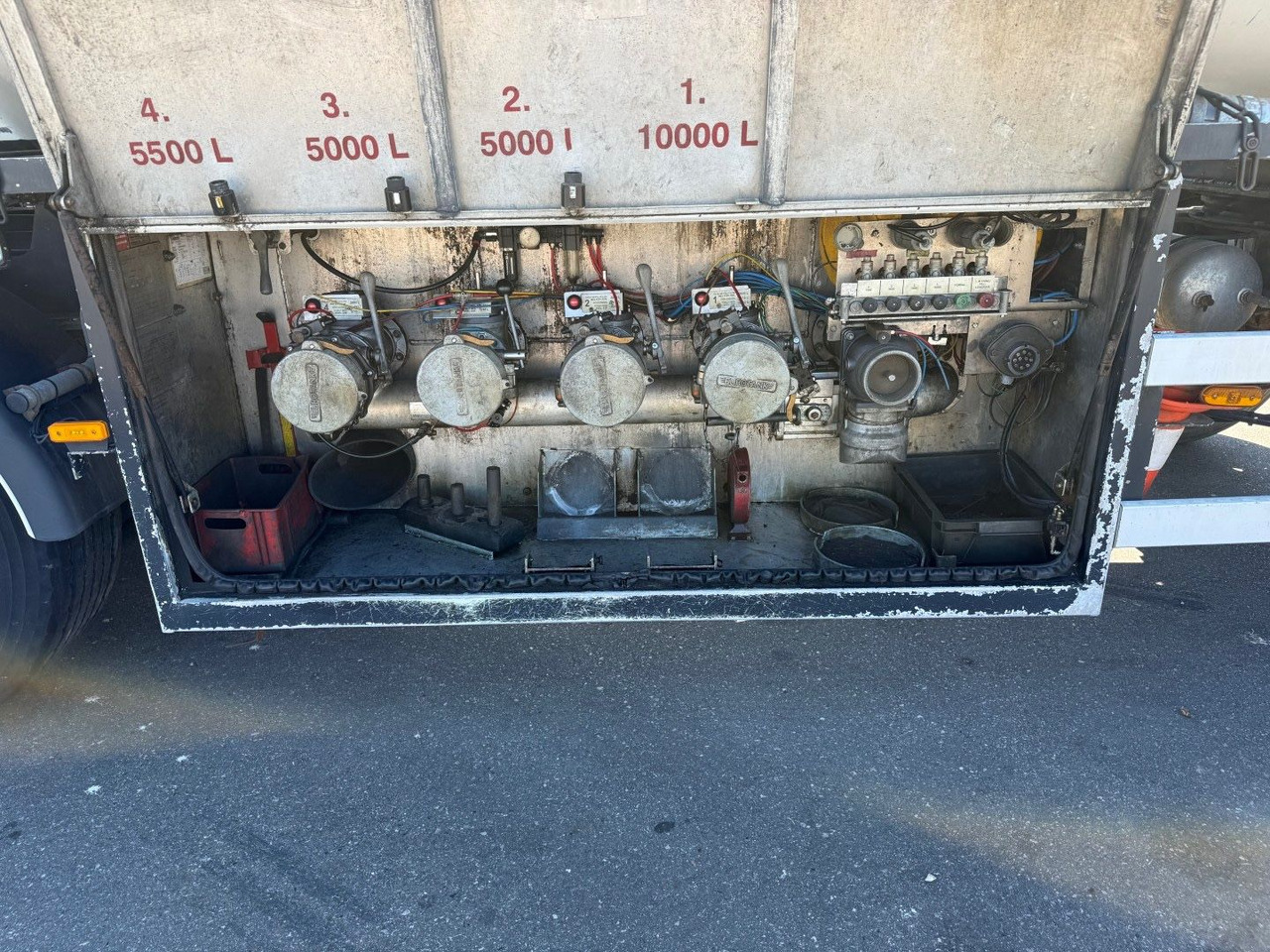 Eurotank 3 axle ET-26-4 ADR 25.500 L 4 Room - Cisterninė priekaba: foto 5 Eurotank 3 axle ET-26-4 ADR 25.500 L 4 Room - Cisterninė priekaba: foto 5