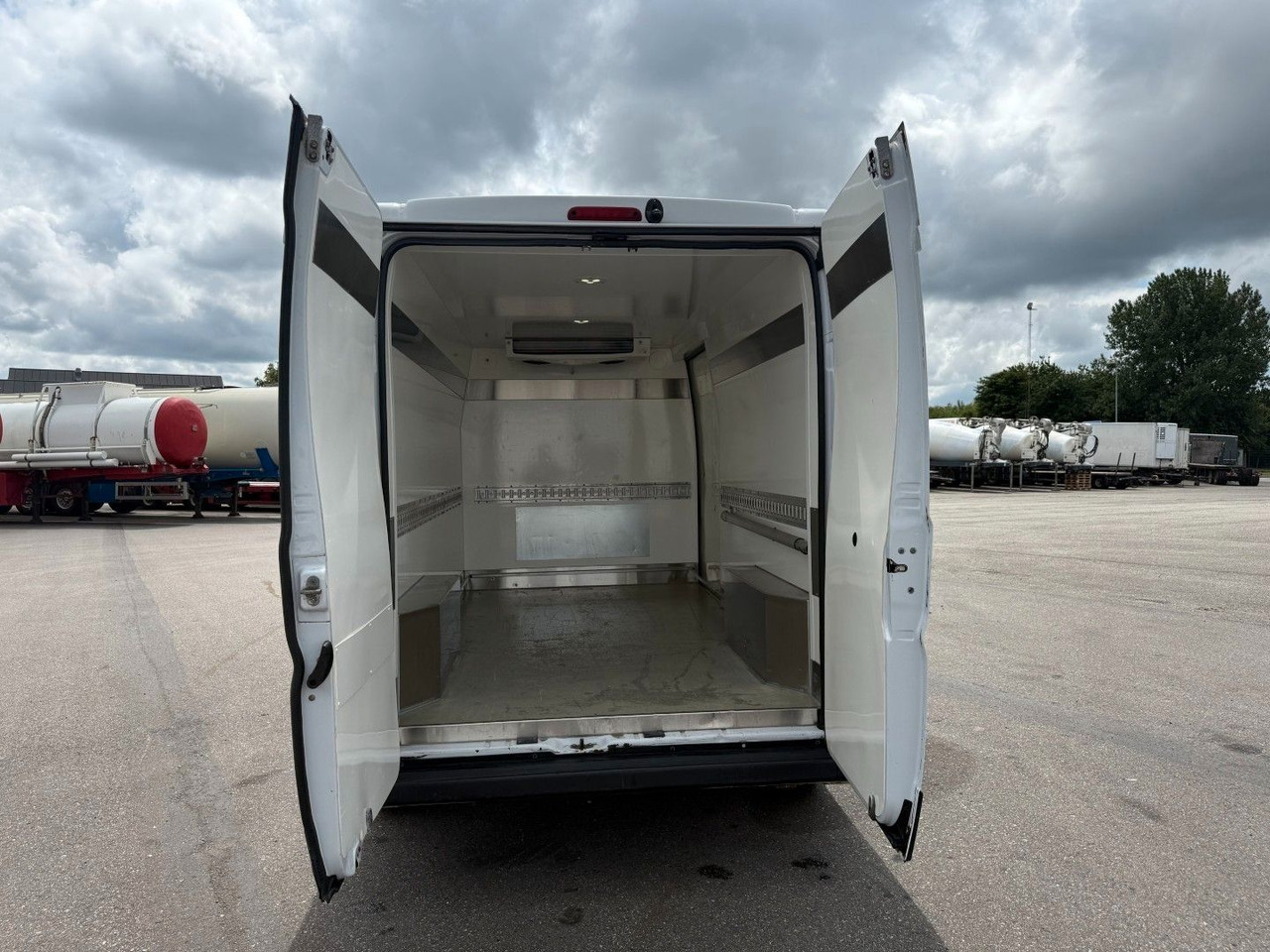 Fiat Ducato 2.3 MJT 150 Waeco Frigo (Engine Damage) - Furgonas šaldytuvas: foto 5 Fiat Ducato 2.3 MJT 150 Waeco Frigo (Engine Damage) - Furgonas šaldytuvas: foto 5