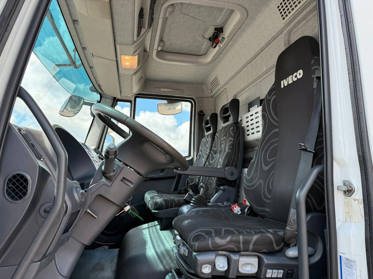 Iveco 180E32 Schmitz / Thermo King T-1200R Spectrum Iveco 180E32 Schmitz / Thermo King T-1200R Spectrum - Refrižeratorius sunkvežimis: foto 5 Iveco 180E32 Schmitz / Thermo King T-1200R Spectrum Iveco 180E32 Schmitz / Thermo King T-1200R Spectrum - Refrižeratorius sunkvežimis: foto 5