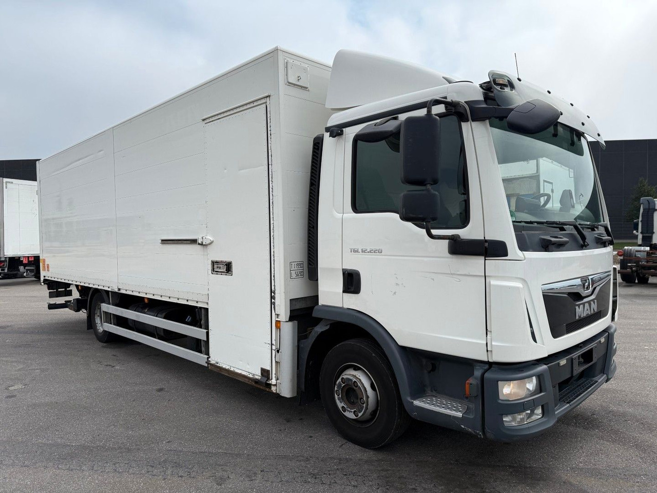 MAN TGL 12.220 4x2 Euro 6 Koffer - Furgonas sunkvežimis: foto 2 MAN TGL 12.220 4x2 Euro 6 Koffer - Furgonas sunkvežimis: foto 2